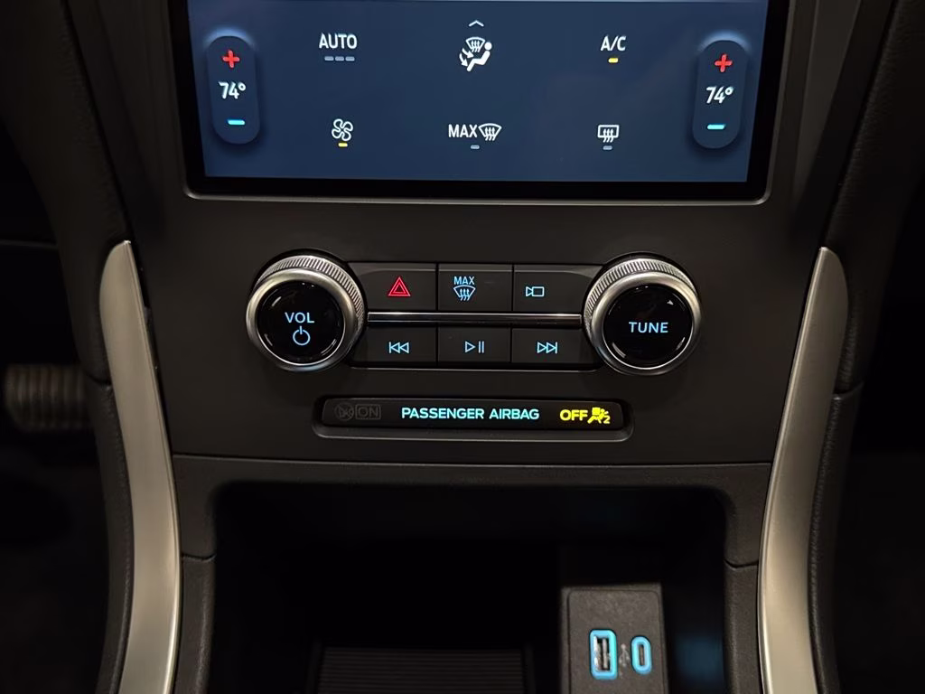 2024 Blue Metallic Ford Edge SE AWD SUV