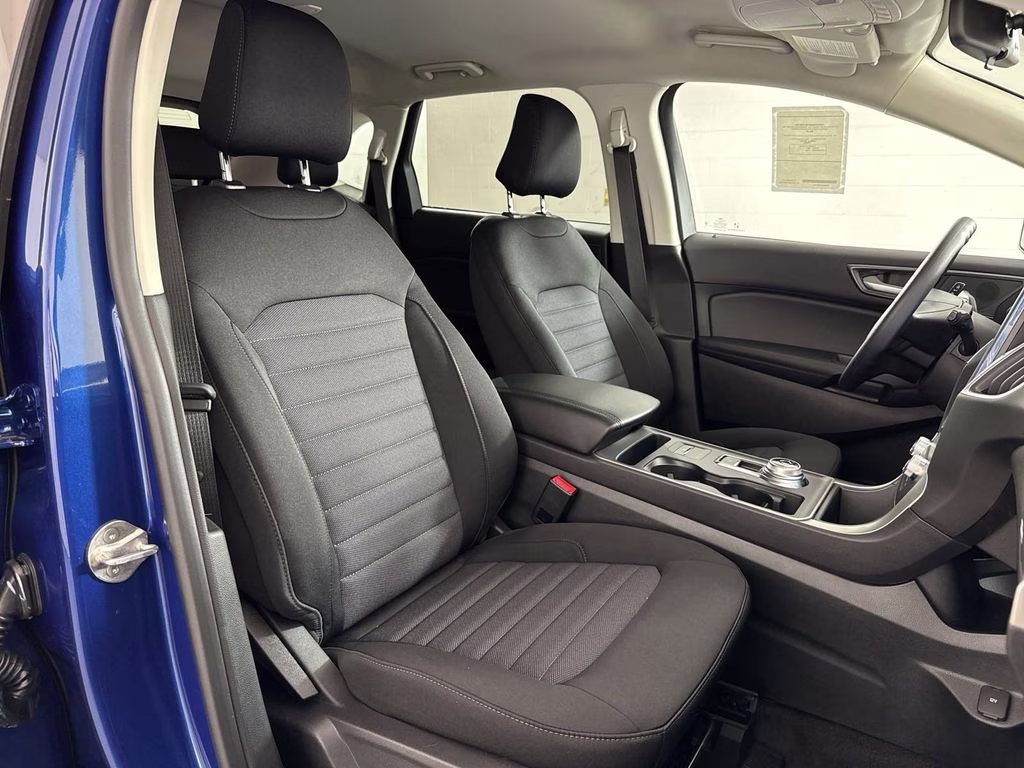 2024 Blue Metallic Ford Edge SE AWD SUV