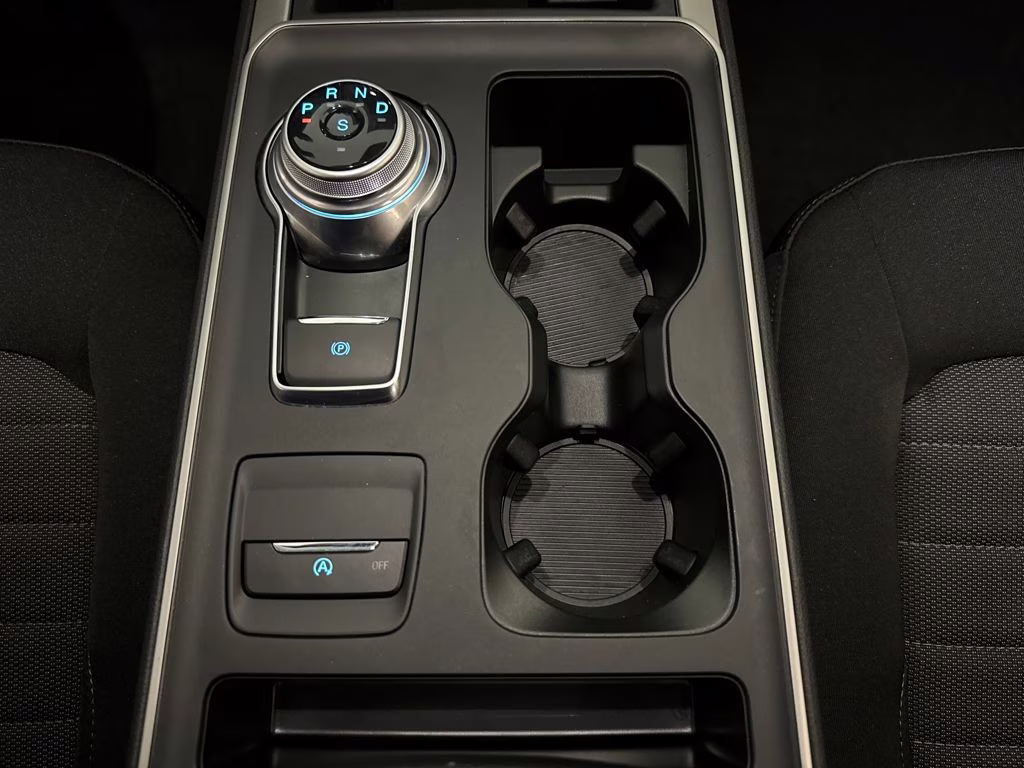 2024 Silver Metallic Ford Edge SE AWD SUV