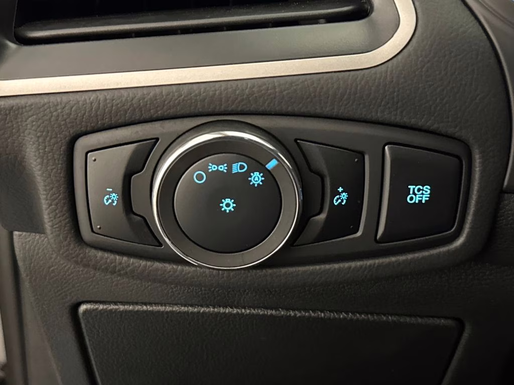 2024 Silver Metallic Ford Edge SE AWD SUV