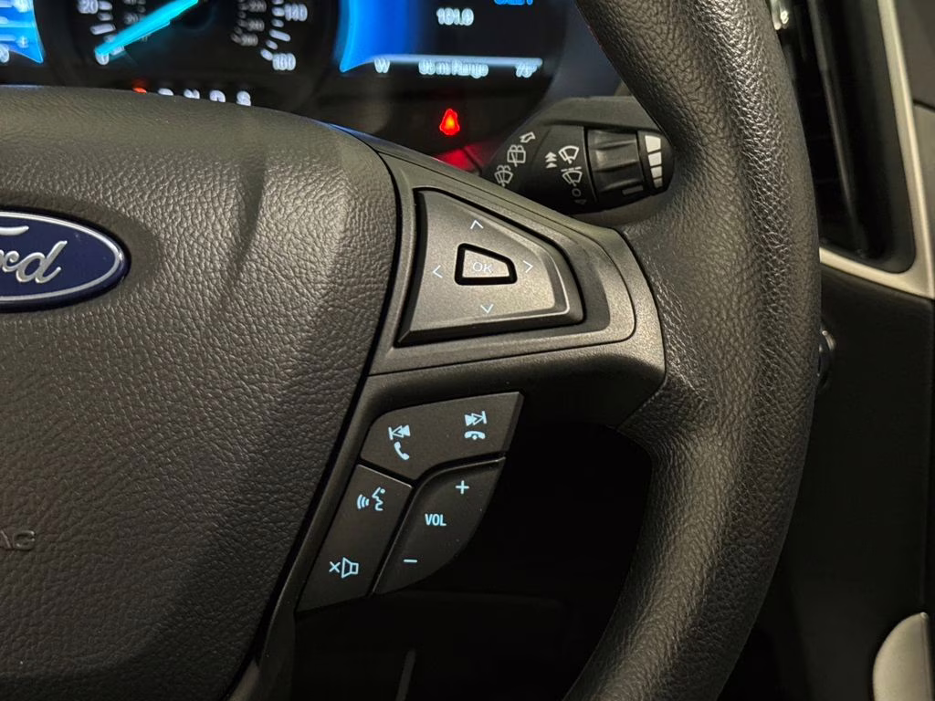 2024 Silver Metallic Ford Edge SE AWD SUV