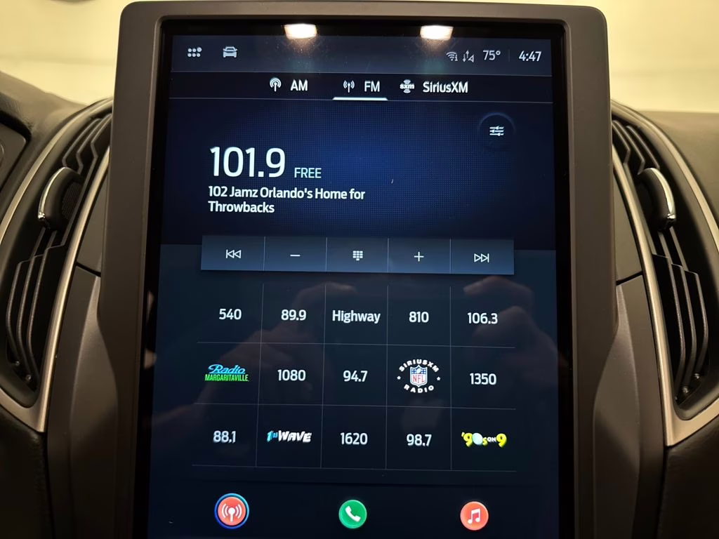 2024 Silver Metallic Ford Edge SE AWD SUV