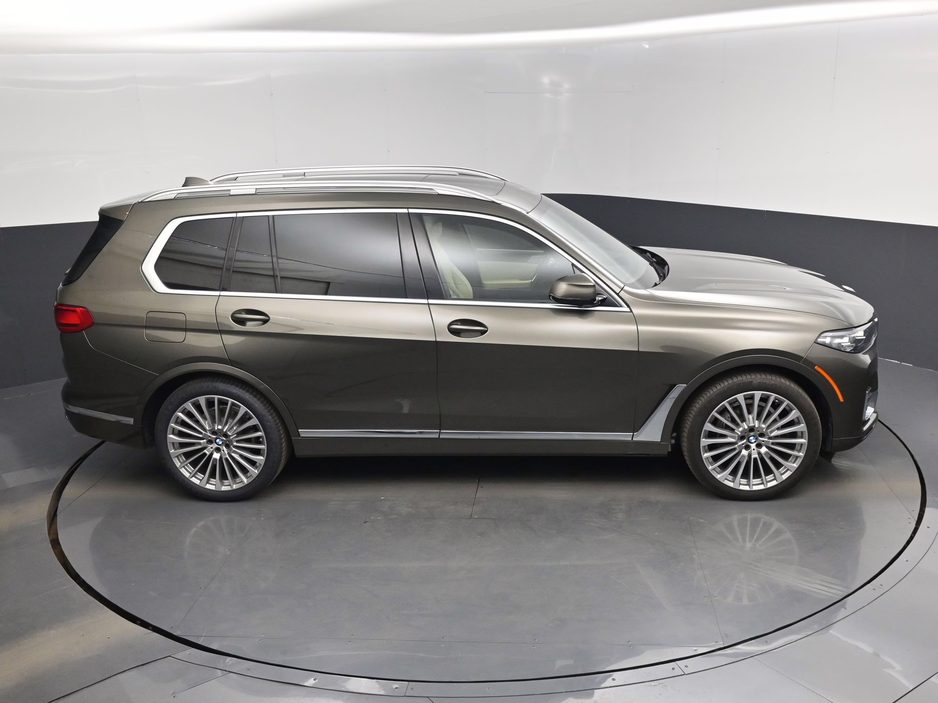 2021 Manhattan Green Metallic BMW X7 xDrive40i AWD SUV