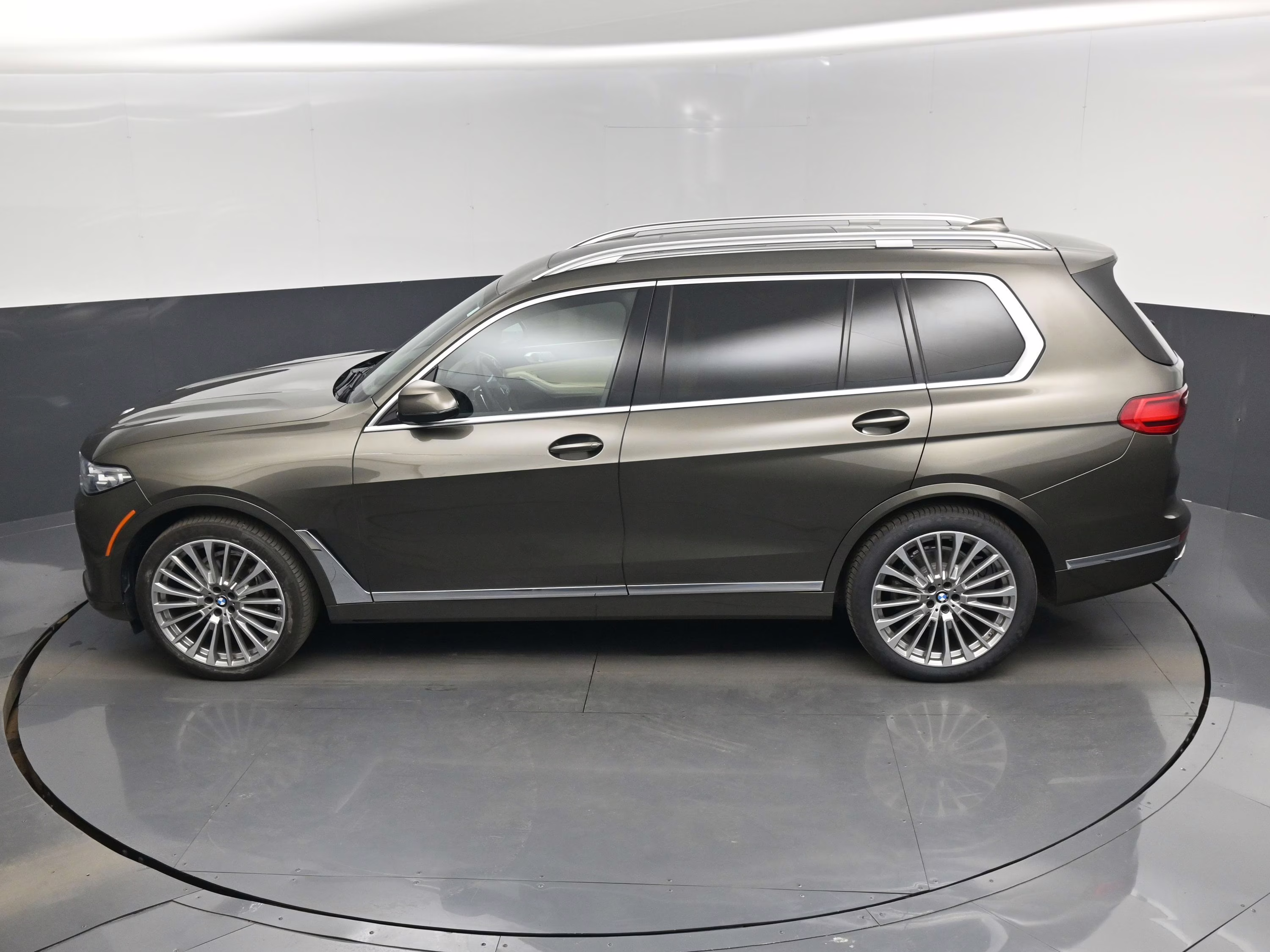 2021 Manhattan Green Metallic BMW X7 xDrive40i AWD SUV