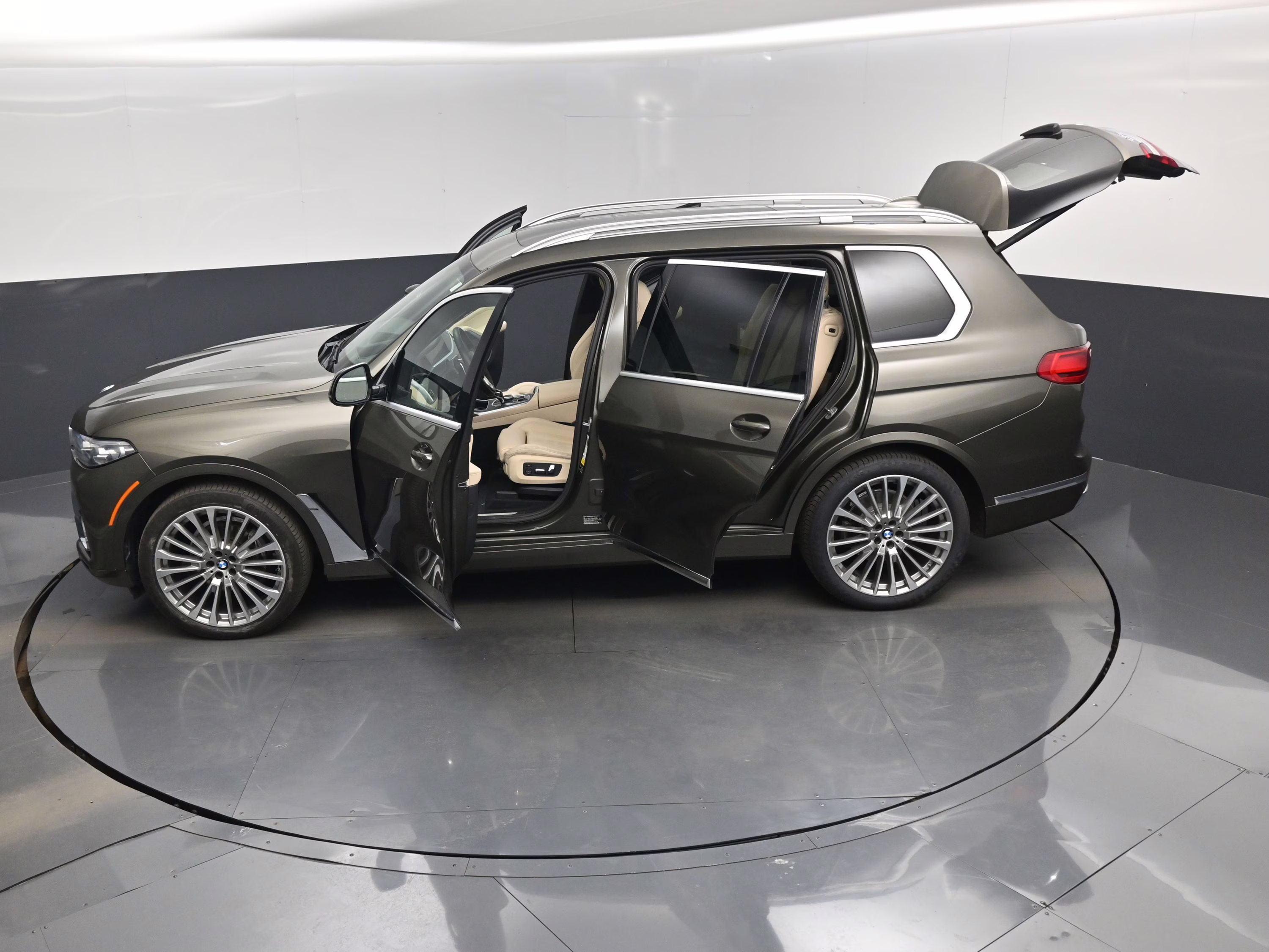 2021 Manhattan Green Metallic BMW X7 xDrive40i AWD SUV