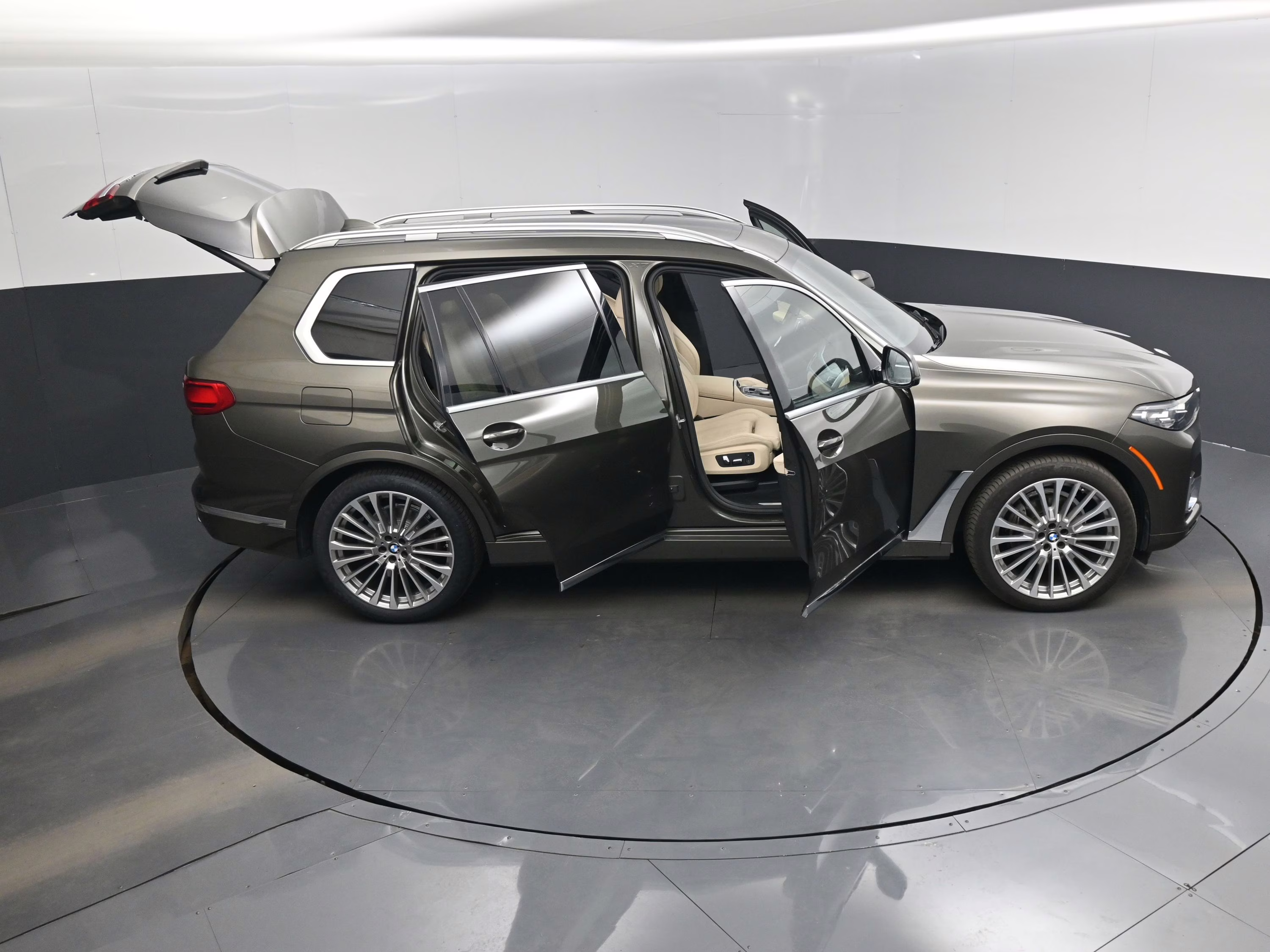 2021 Manhattan Green Metallic BMW X7 xDrive40i AWD SUV