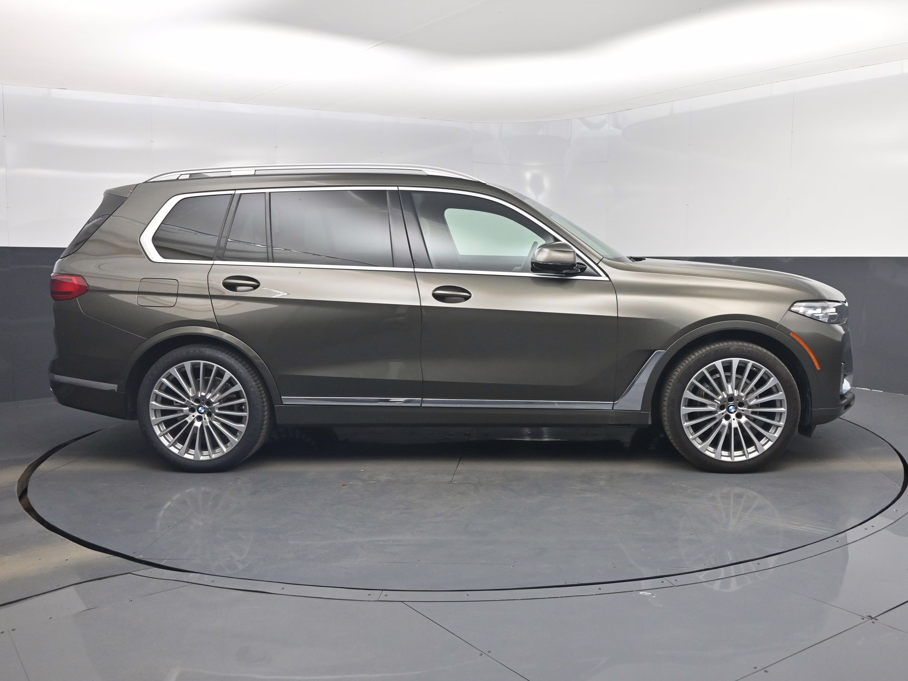 2021 Manhattan Green Metallic BMW X7 xDrive40i AWD SUV