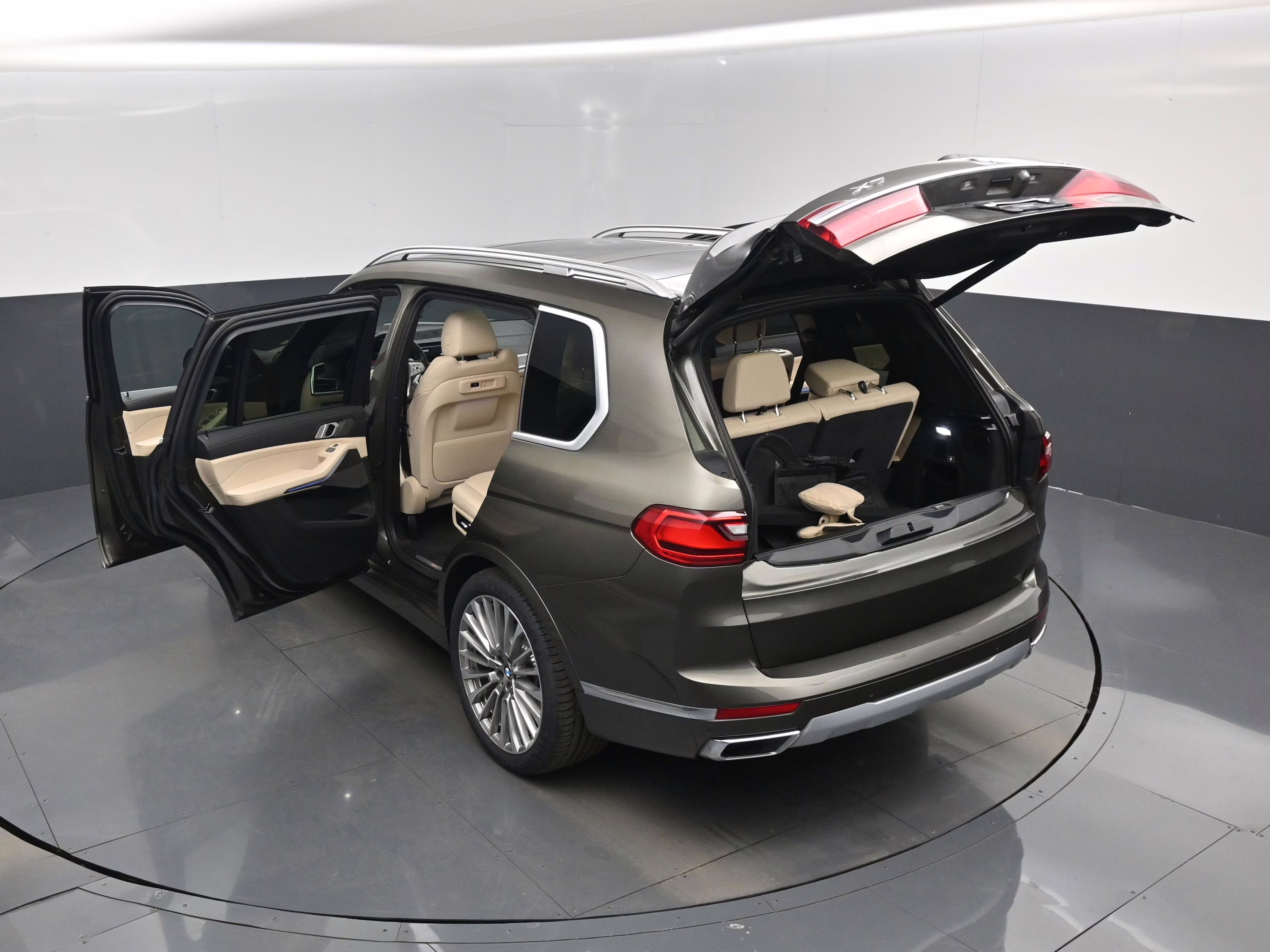 2021 Manhattan Green Metallic BMW X7 xDrive40i AWD SUV