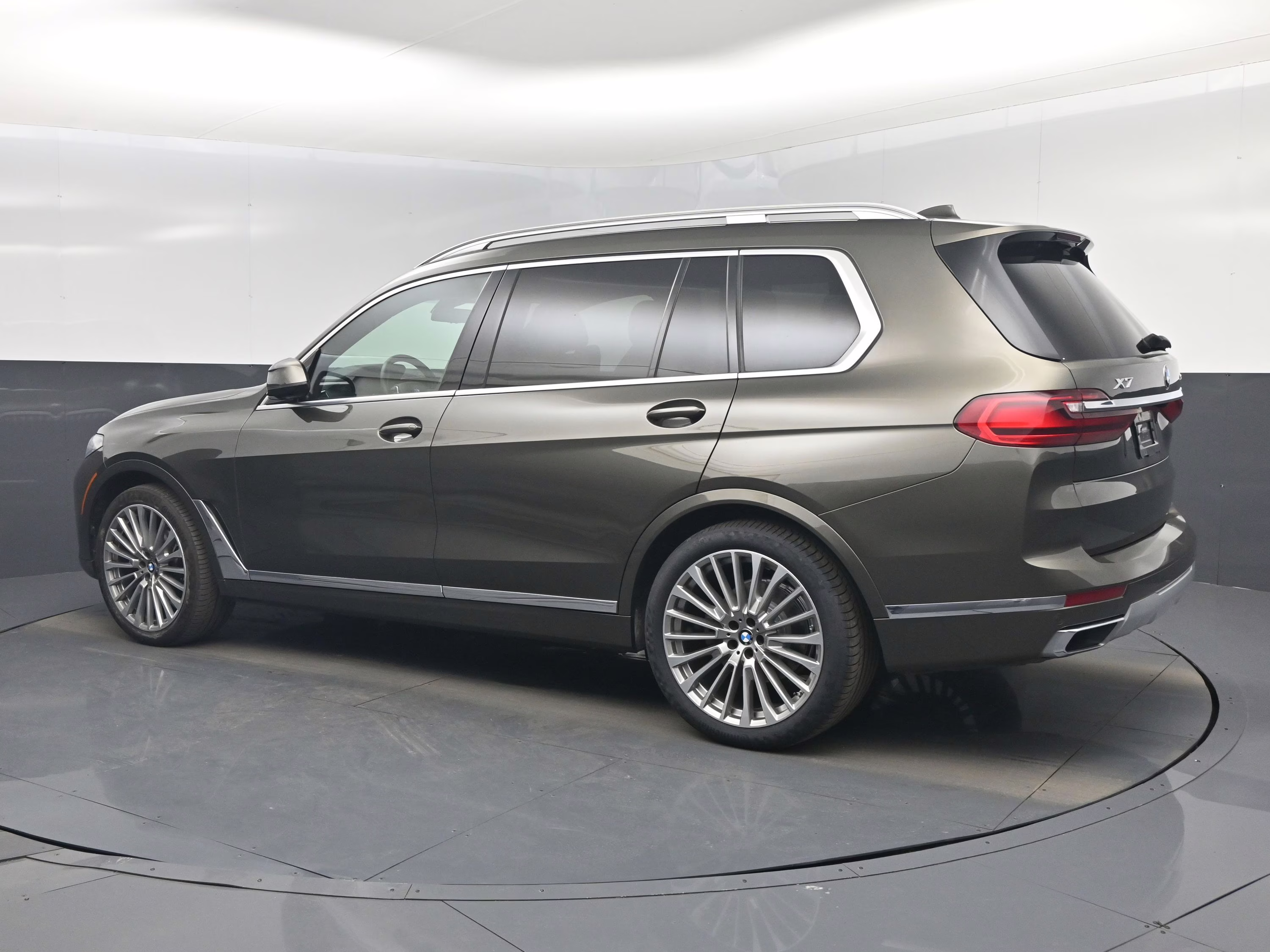 2021 Manhattan Green Metallic BMW X7 xDrive40i AWD SUV