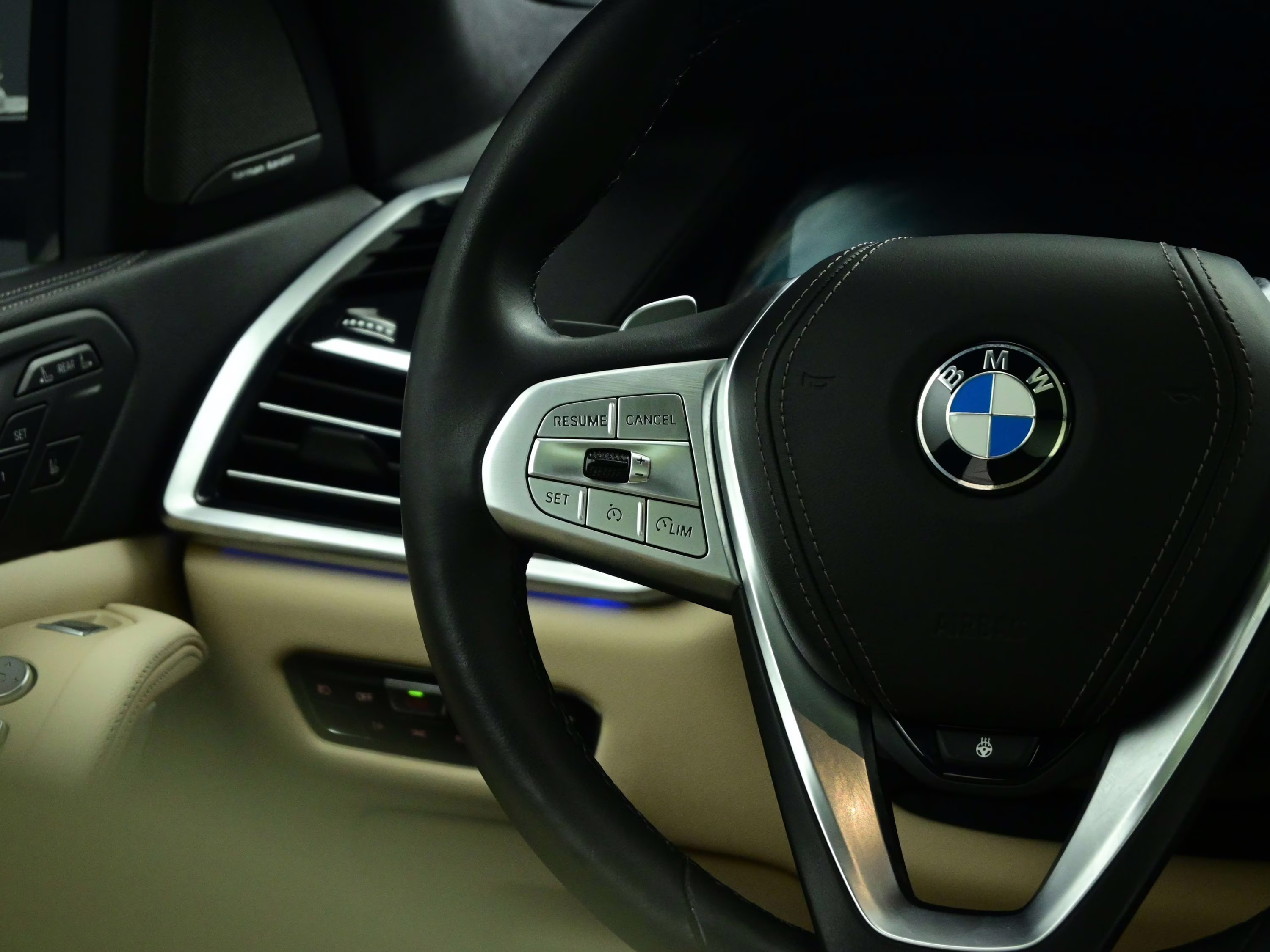 2021 Manhattan Green Metallic BMW X7 xDrive40i AWD SUV