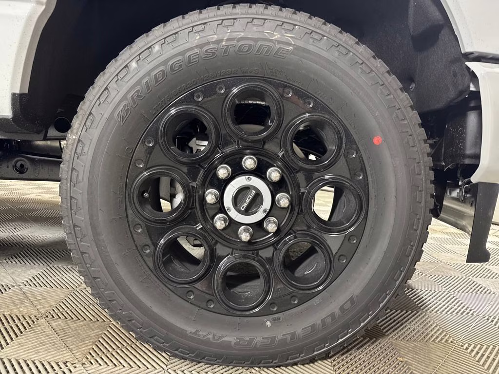 2026 Avalanche Ford Super Duty F-250 SRW Lariat 4X4 Truck