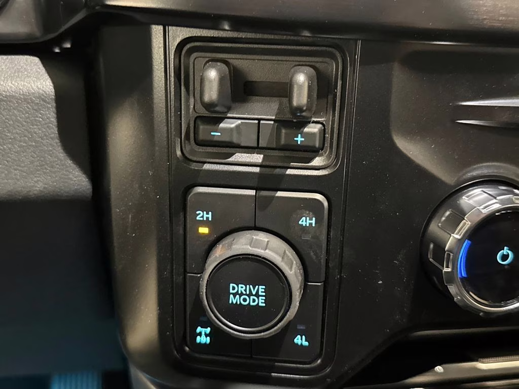 2026 Avalanche Ford Super Duty F-250 SRW Lariat 4X4 Truck