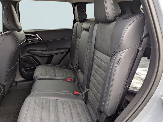 2026 Moonstone Gray/Black Roof Mitsubishi Outlander Trail Edition AWD SUV