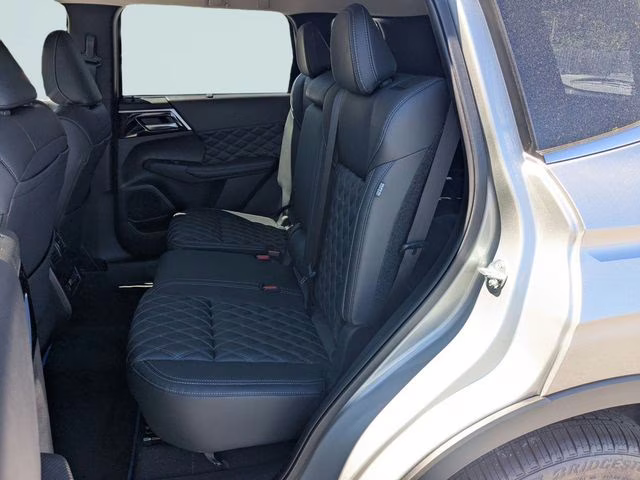 2025 Alloy Silver Metallic Mitsubishi Outlander PHEV SEL AWD SUV