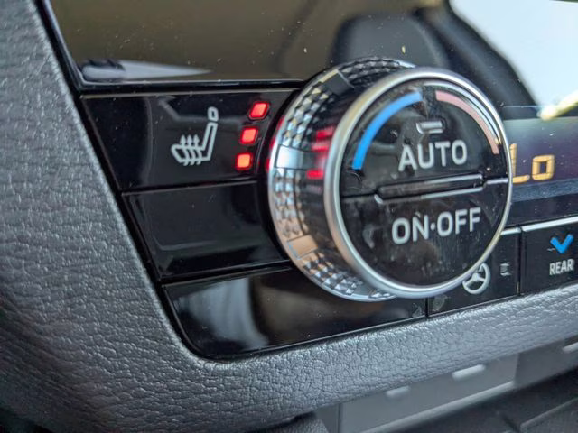 2025 Alloy Silver Metallic Mitsubishi Outlander PHEV SEL AWD SUV