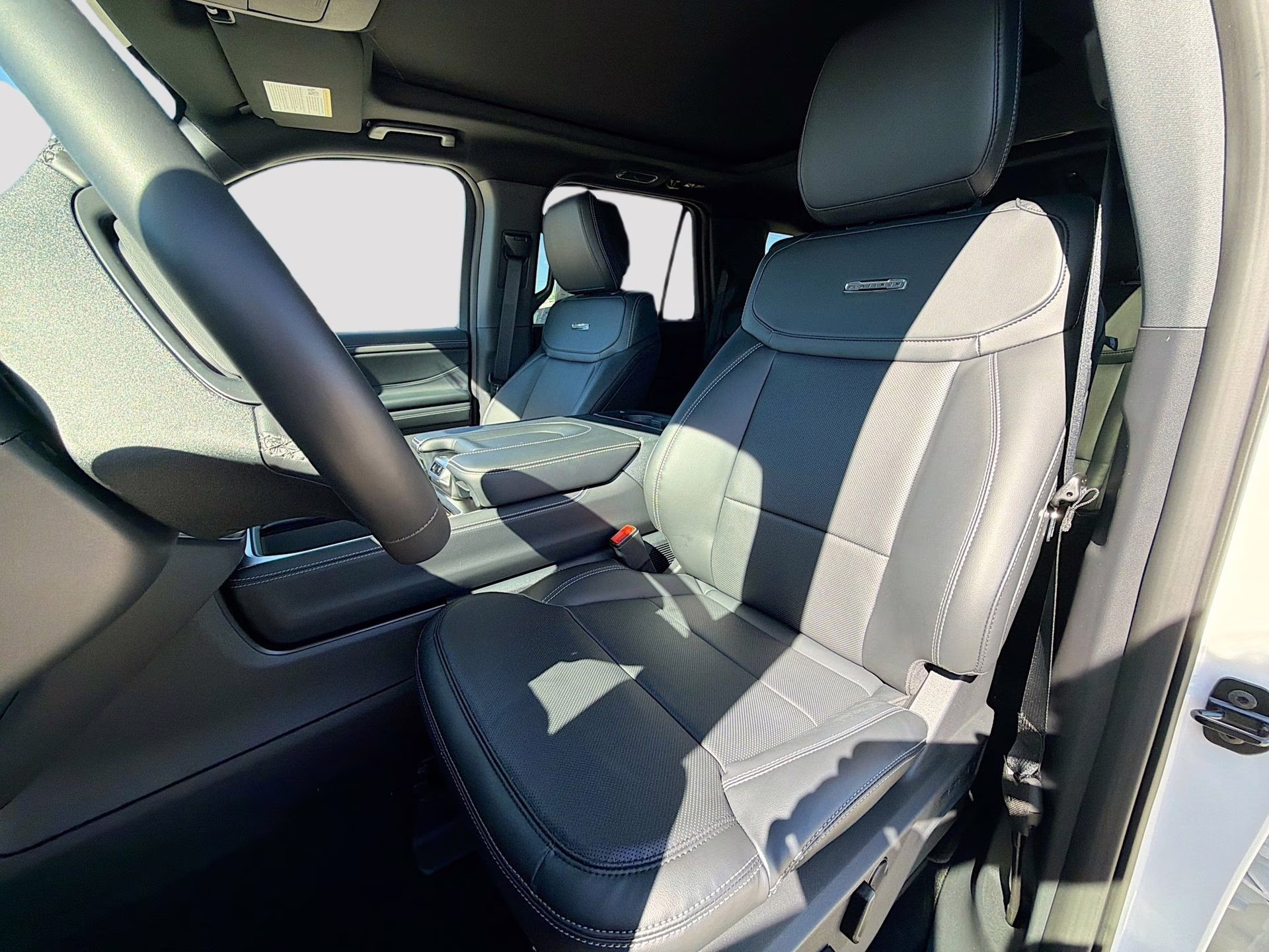 2026 Star White Metallic Tri-Coat Ford Expedition Platinum 4X4 SUV