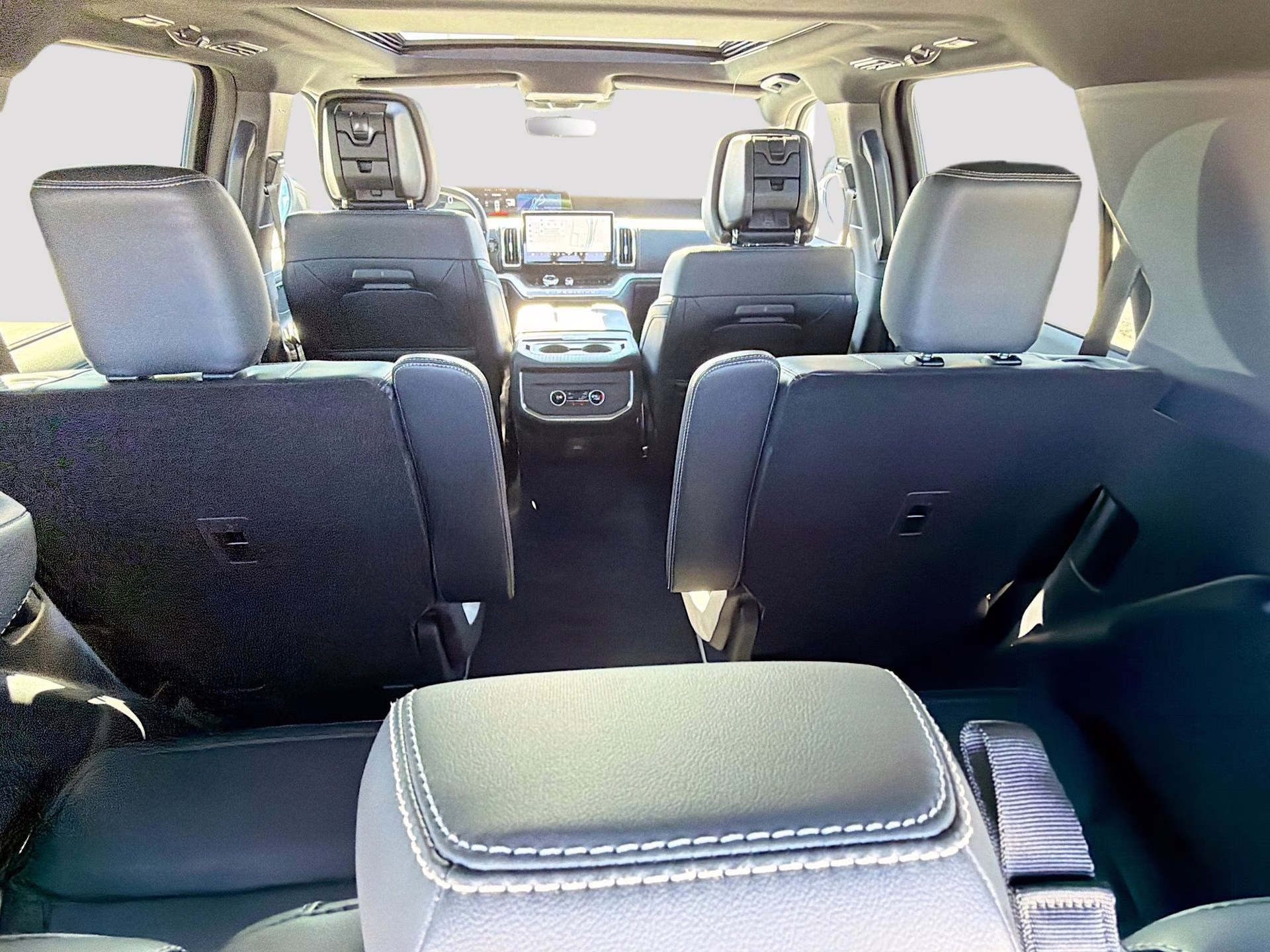 2026 Star White Metallic Tri-Coat Ford Expedition Platinum 4X4 SUV