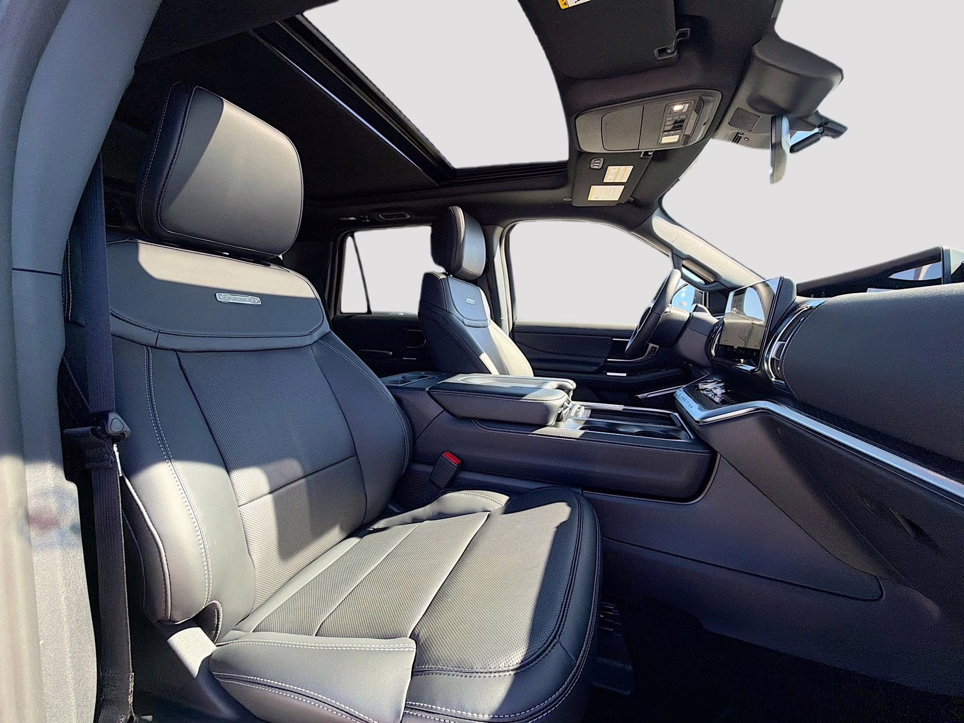 2026 Star White Metallic Tri-Coat Ford Expedition Platinum 4X4 SUV