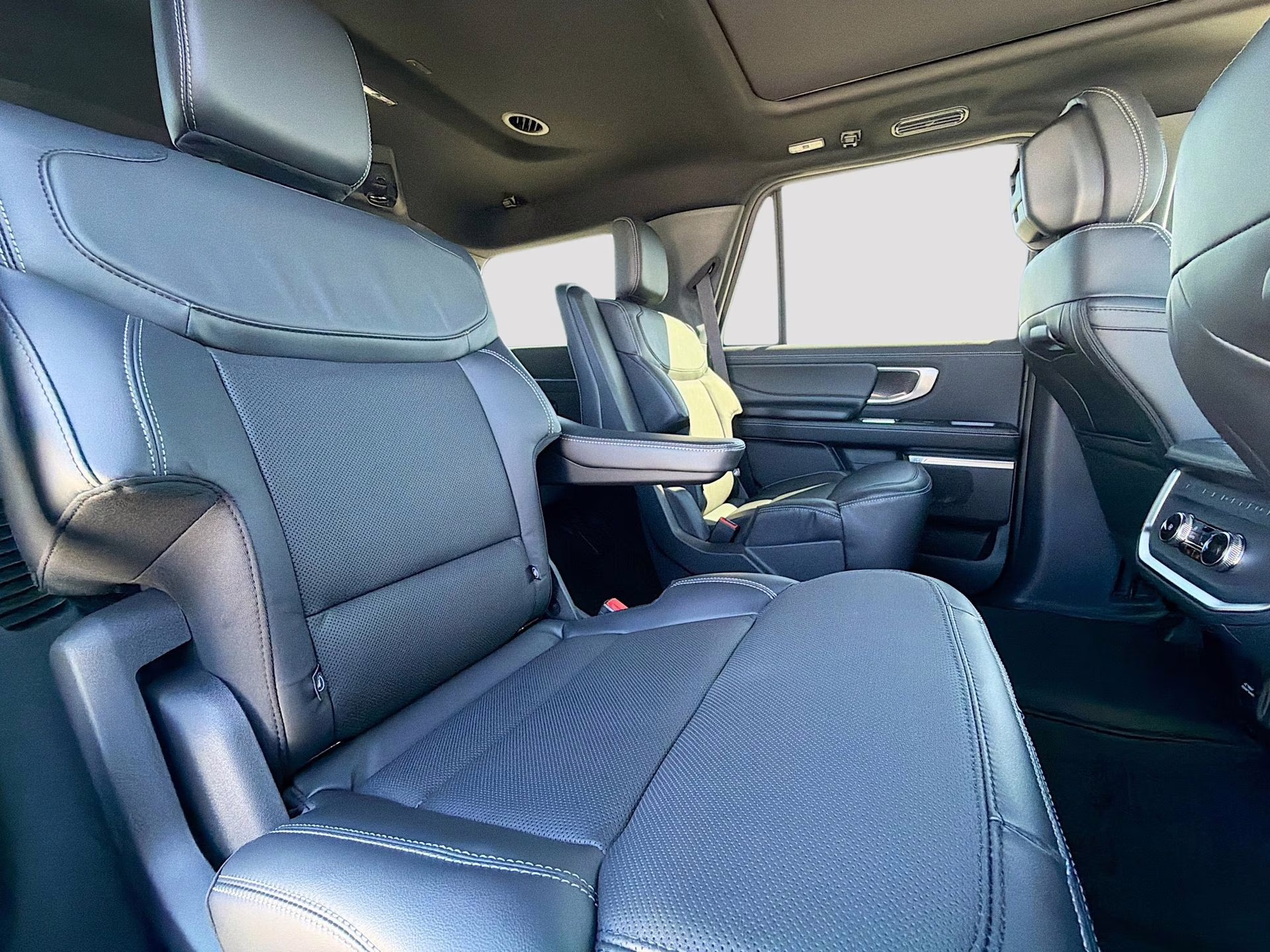 2026 Agate Black Metallic Ford Expedition Platinum 4X4 SUV