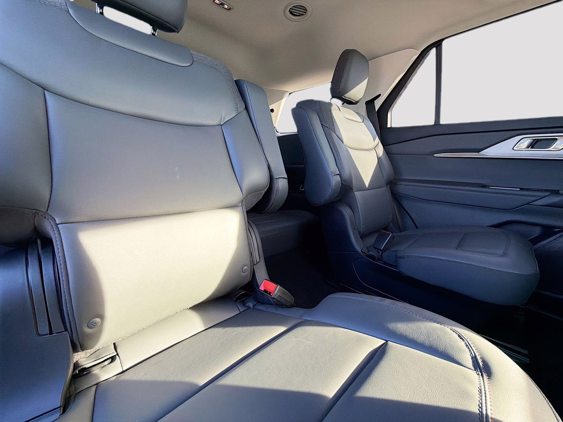 2026 Agate Black Metallic Ford Explorer Active RWD SUV