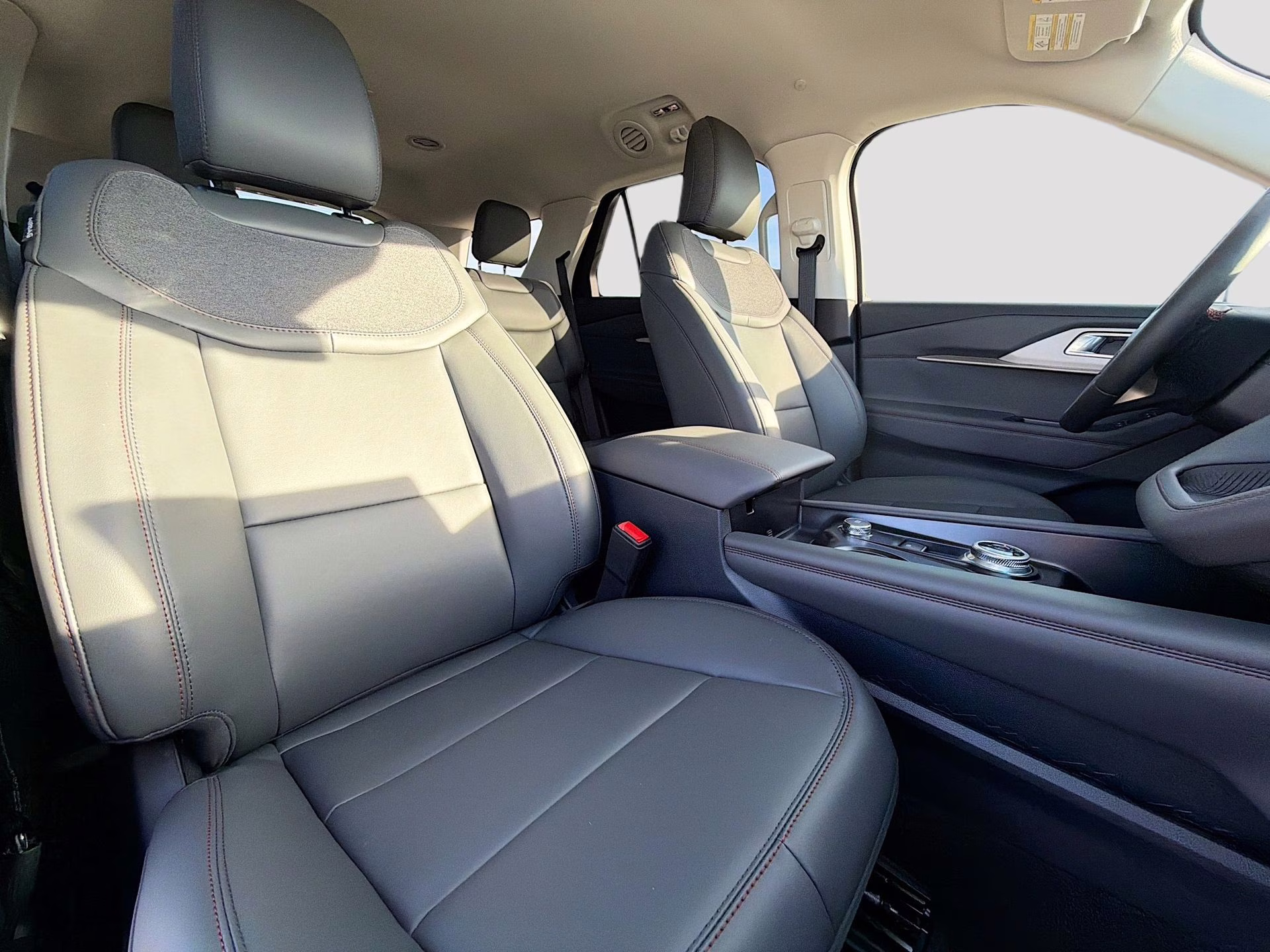 2026 Agate Black Metallic Ford Explorer Active RWD SUV