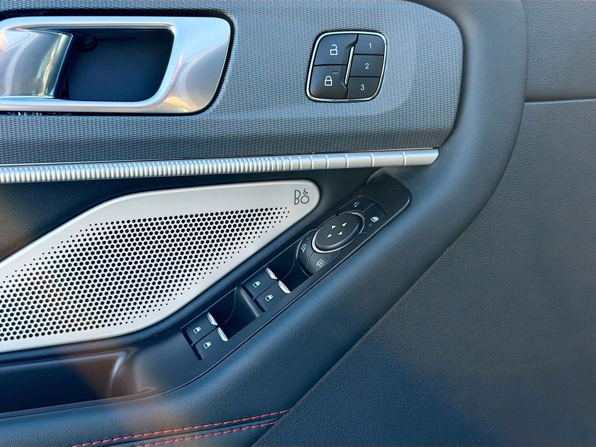 2026 Star White Metallic Tri-Coat Ford Explorer ST 4X4 SUV