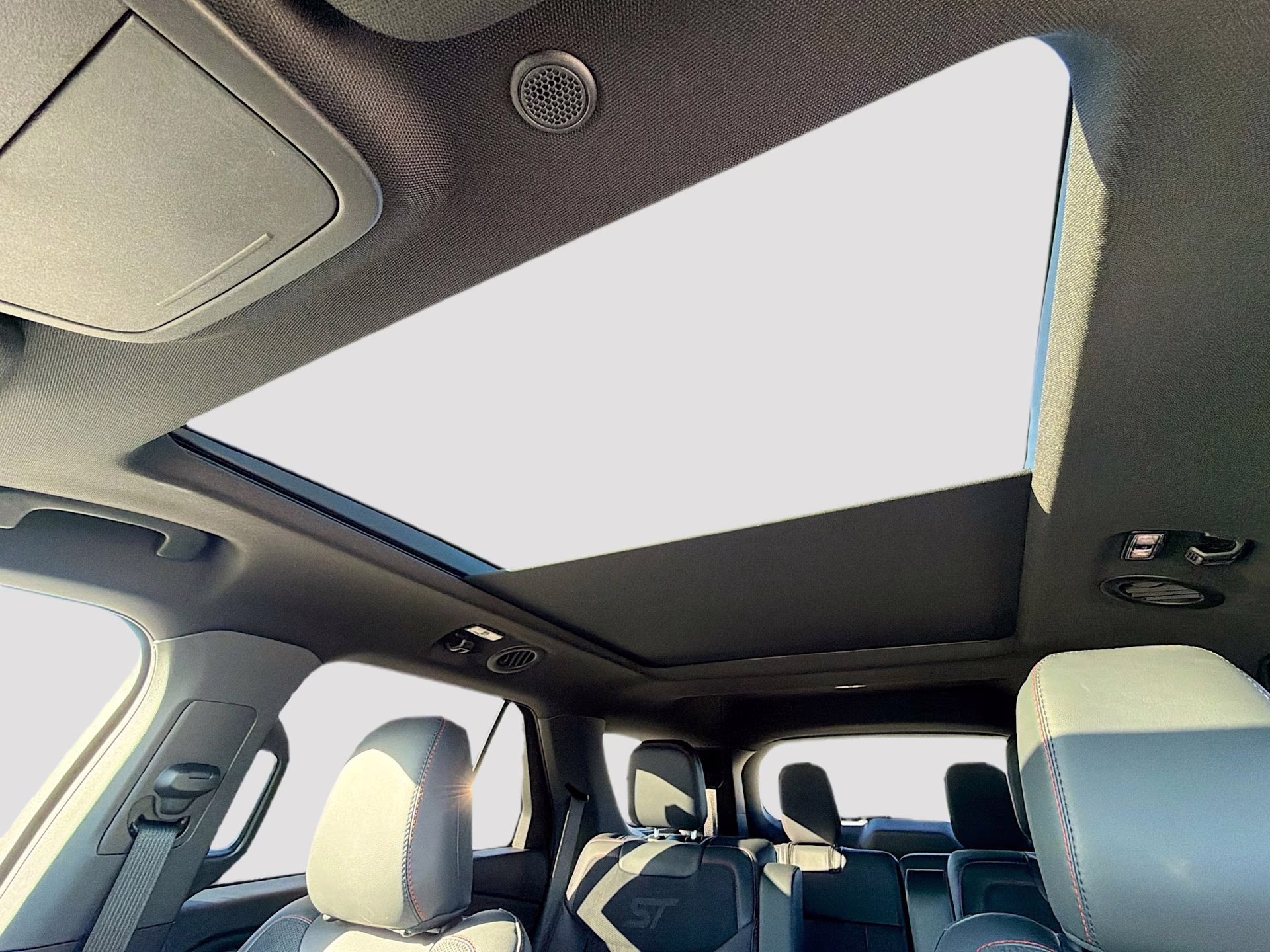 2026 Star White Metallic Tri-Coat Ford Explorer ST 4X4 SUV