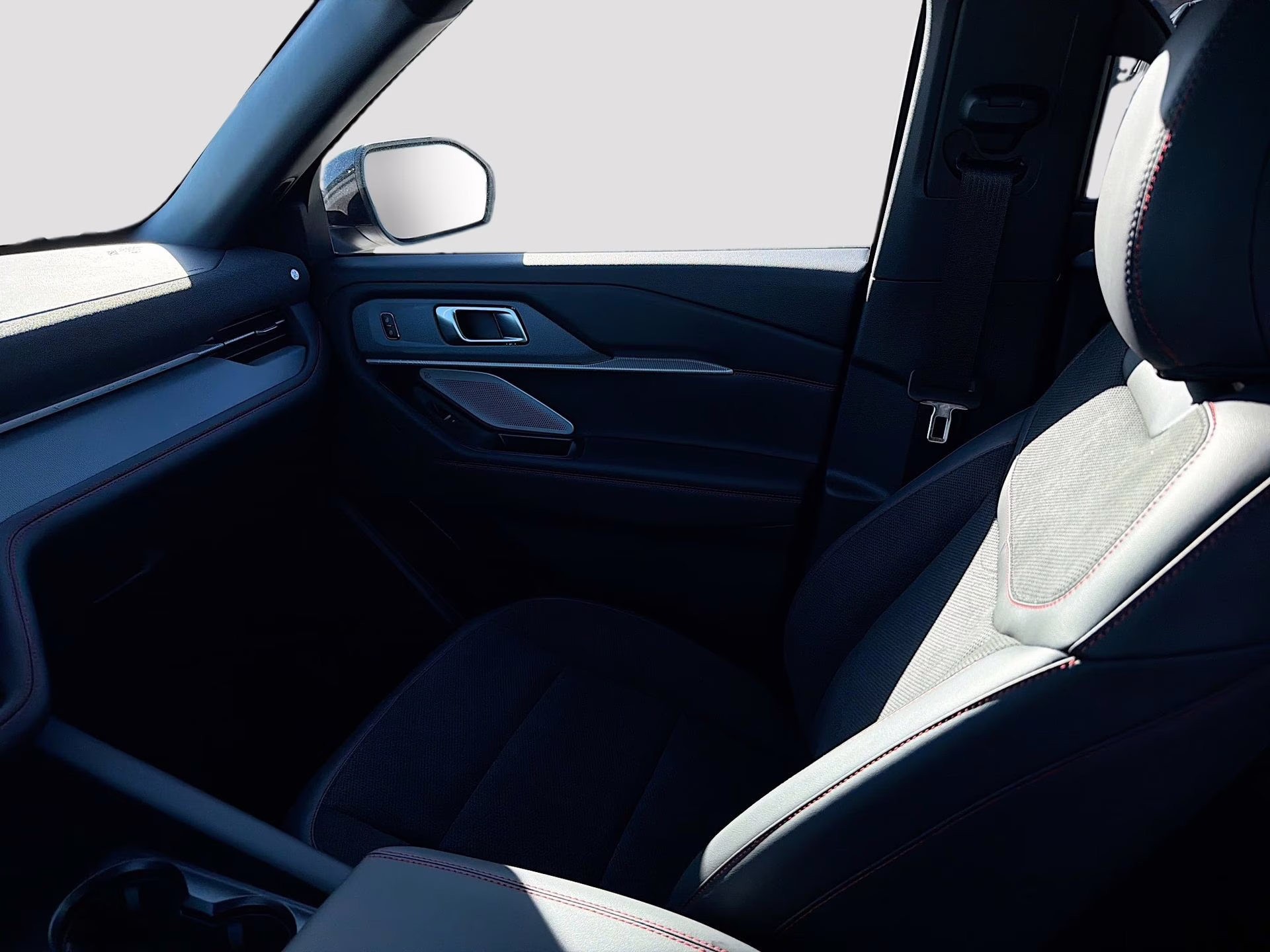 2026 Star White Metallic Tri-Coat Ford Explorer ST 4X4 SUV