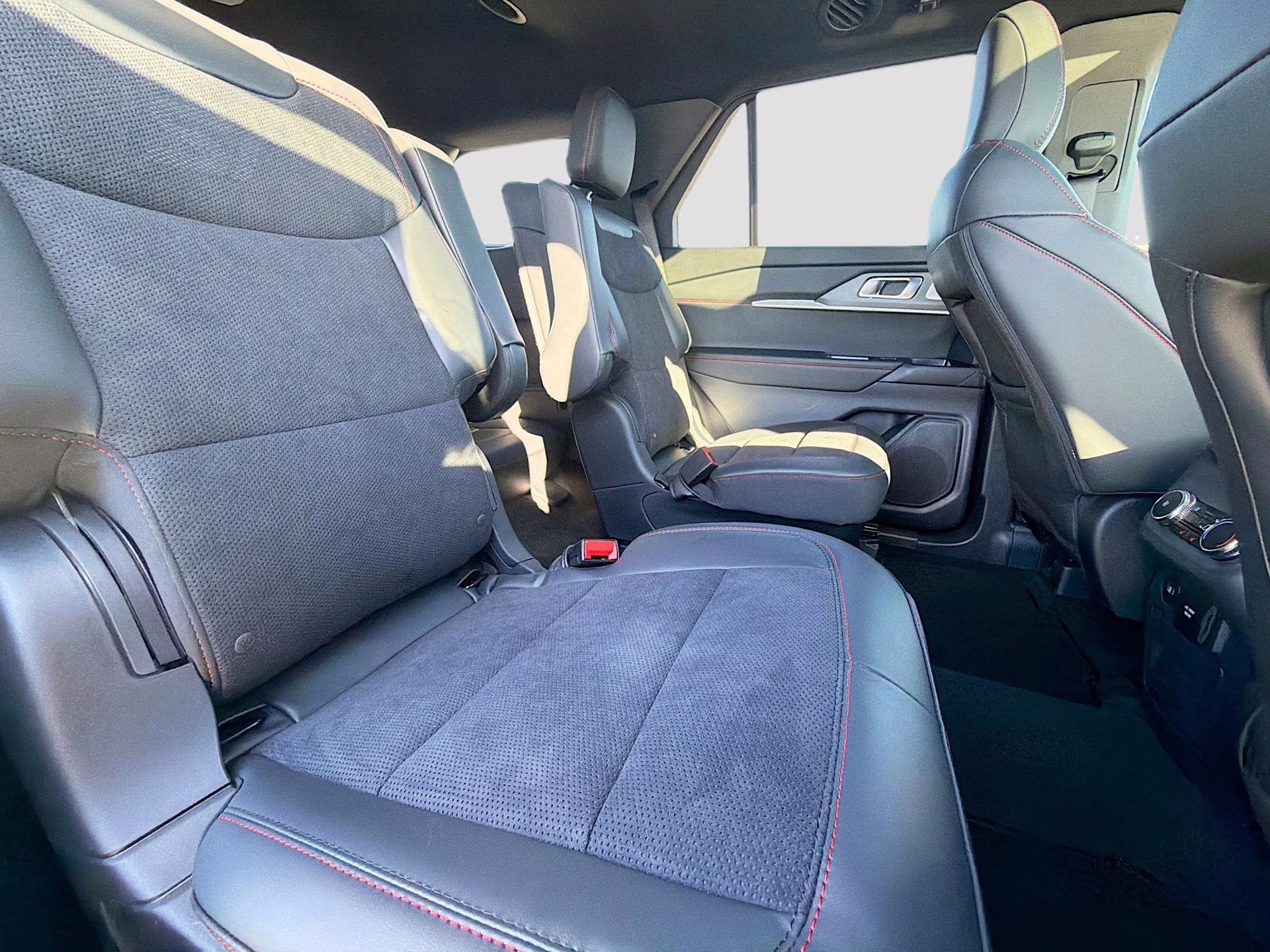 2026 Star White Metallic Tri-Coat Ford Explorer ST 4X4 SUV