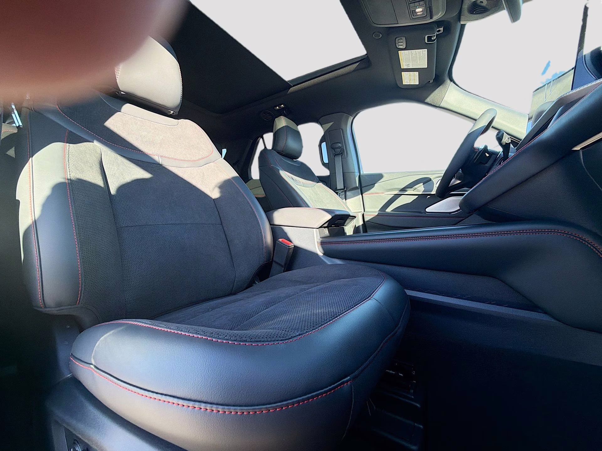 2026 Star White Metallic Tri-Coat Ford Explorer ST 4X4 SUV