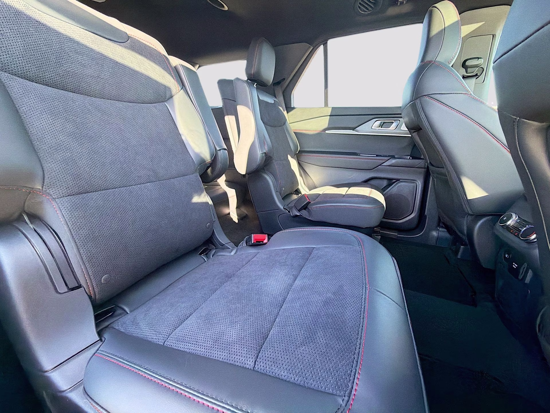 2026 Star White Metallic Tri-Coat Ford Explorer ST 4X4 SUV
