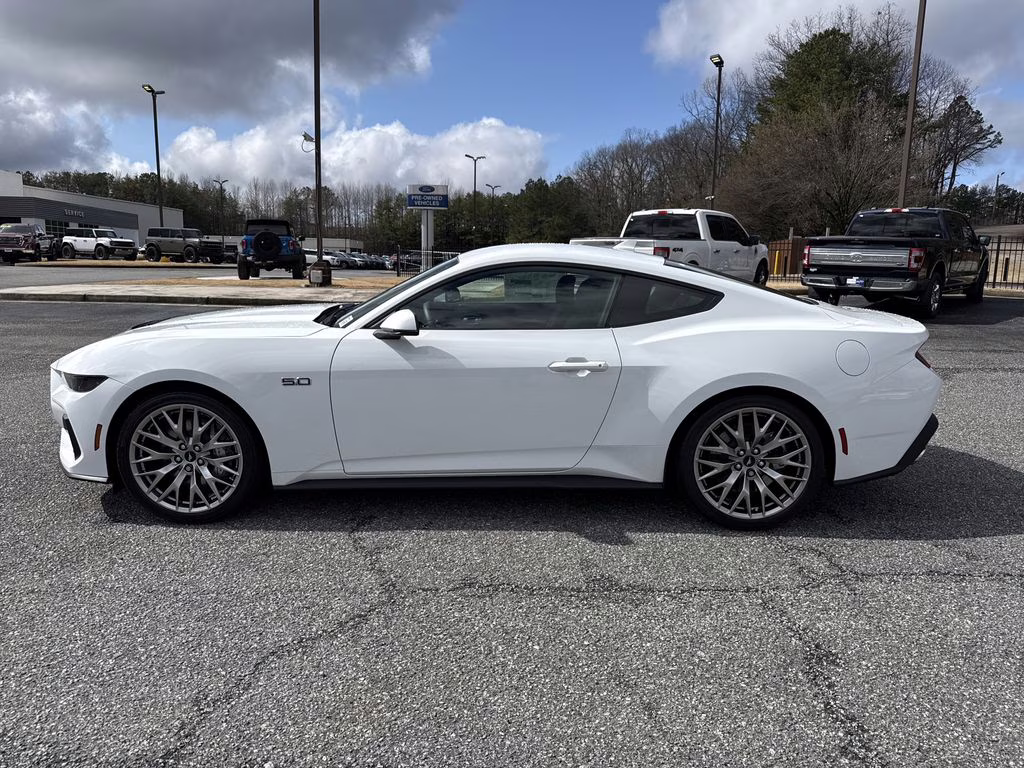 2026 Oxford White Ford Mustang GT RWD Coupe
