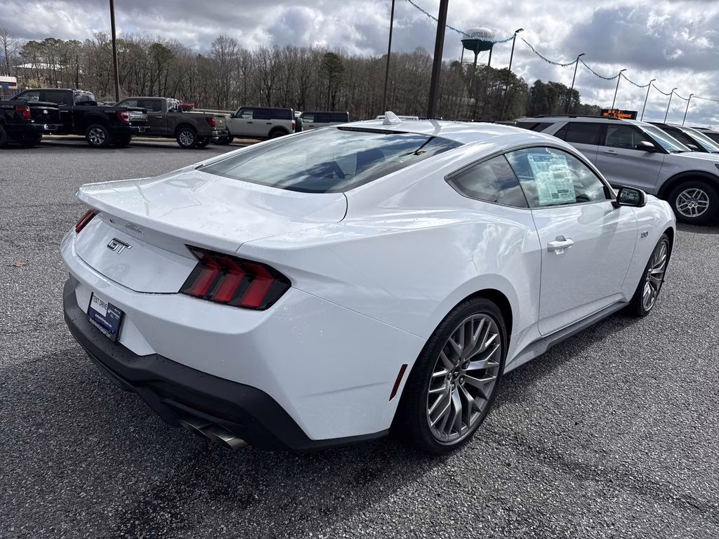 2026 Oxford White Ford Mustang GT RWD Coupe