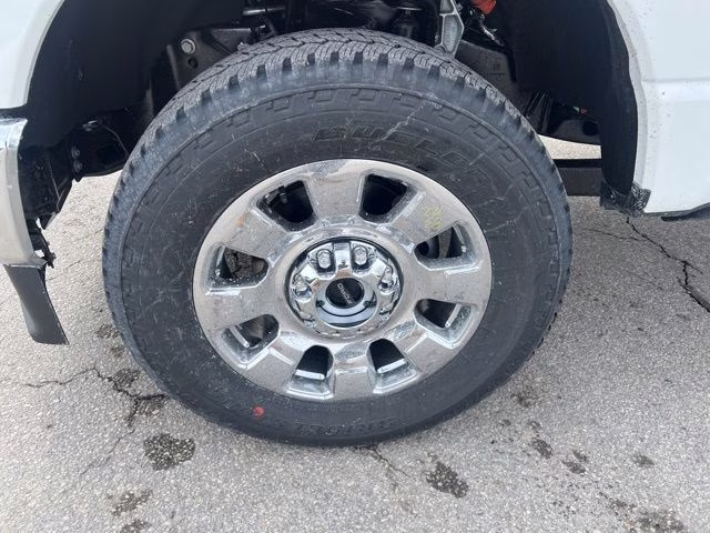 2026 Star White Metallic Tri-Coat Ford Super Duty F-250 SRW Lariat 4X4 Truck