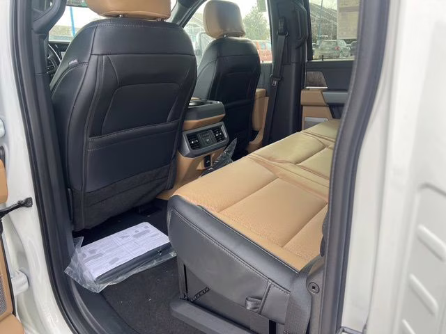 2026 Star White Metallic Tri-Coat Ford Super Duty F-250 SRW Lariat 4X4 Truck