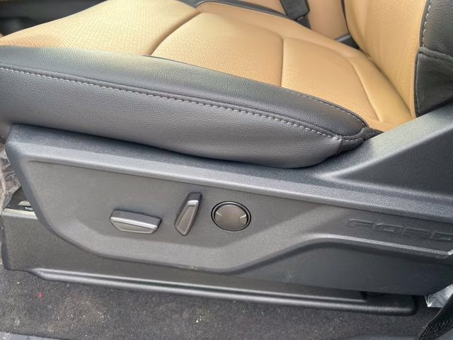 2026 Star White Metallic Tri-Coat Ford Super Duty F-250 SRW Lariat 4X4 Truck