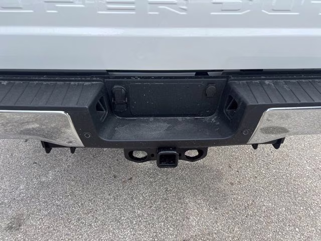 2026 Star White Metallic Tri-Coat Ford Super Duty F-250 SRW Lariat 4X4 Truck