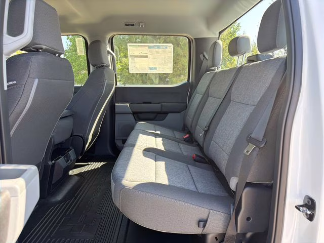 2026 Oxford White Ford Super Duty F-350 DRW XL 4X4 Truck