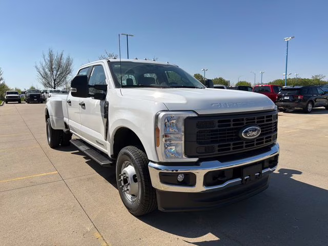 2026 Oxford White Ford Super Duty F-350 DRW XL 4X4 Truck