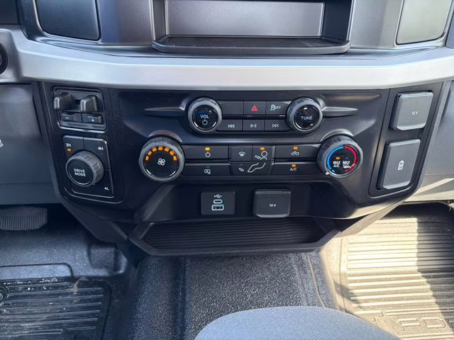 2026 Oxford White Ford Super Duty F-350 DRW XL 4X4 Truck