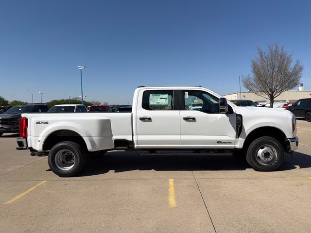 2026 Oxford White Ford Super Duty F-350 DRW XL 4X4 Truck