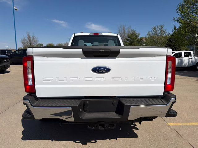 2026 Oxford White Ford Super Duty F-350 DRW XL 4X4 Truck