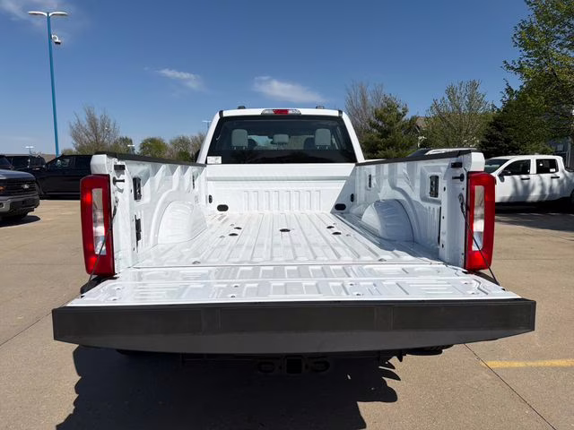 2026 Oxford White Ford Super Duty F-350 DRW XL 4X4 Truck