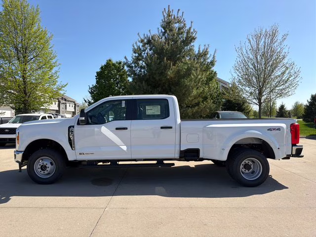 2026 Oxford White Ford Super Duty F-350 DRW XL 4X4 Truck