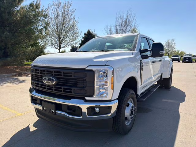 2026 Oxford White Ford Super Duty F-350 DRW XL 4X4 Truck