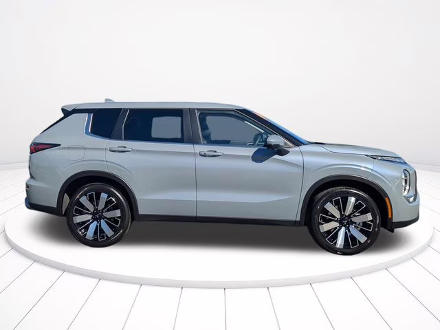 2026 Moonstone Gray Metallic Mitsubishi Outlander SE FWD SUV