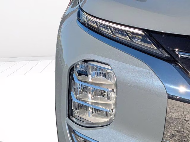 2026 Moonstone Gray Metallic Mitsubishi Outlander SE FWD SUV