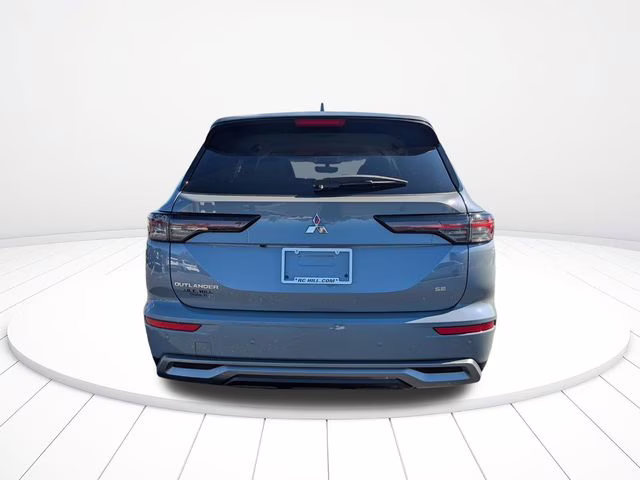 2026 Moonstone Gray Metallic Mitsubishi Outlander SE FWD SUV