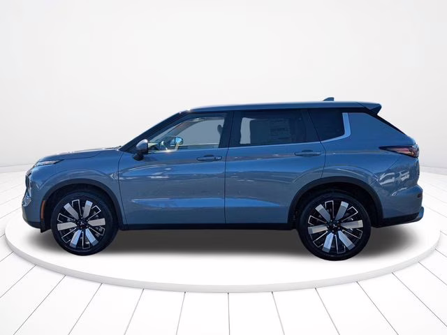 2026 Moonstone Gray Metallic Mitsubishi Outlander SE FWD SUV