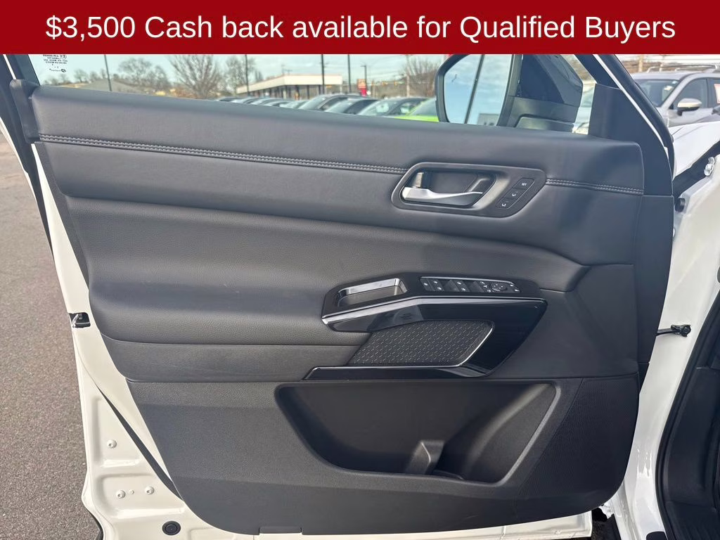 2026 Everest White Pearl Tricoat Nissan Pathfinder Platinum 4X4 SUV